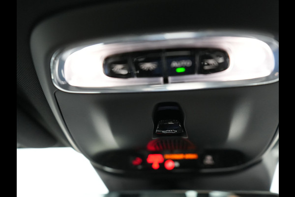 Volvo V60 B4 R-Design Automaat 198pk | Panodak | Adaptive Cruise | Camera | Lederen Sportstoelen Memory & Verwarmd | Pilot Assist | Blis | Navigatie | Stuurverwarming  | Virtual | DAB |