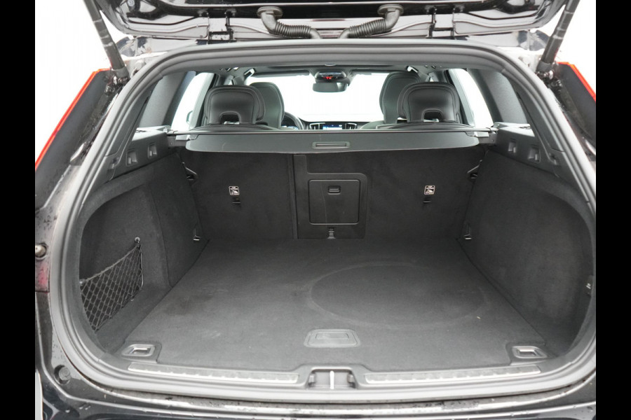 Volvo V60 B4 R-Design Automaat 198pk | Panodak | Adaptive Cruise | Camera | Lederen Sportstoelen Memory & Verwarmd | Pilot Assist | Blis | Navigatie | Stuurverwarming  | Virtual | DAB |