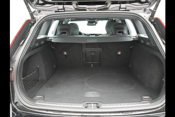 Volvo V60 B4 R-Design Automaat 198pk | Panodak | Adaptive Cruise | Camera | Lederen Sportstoelen Memory & Verwarmd | Pilot Assist | Blis | Navigatie | Stuurverwarming  | Virtual | DAB |