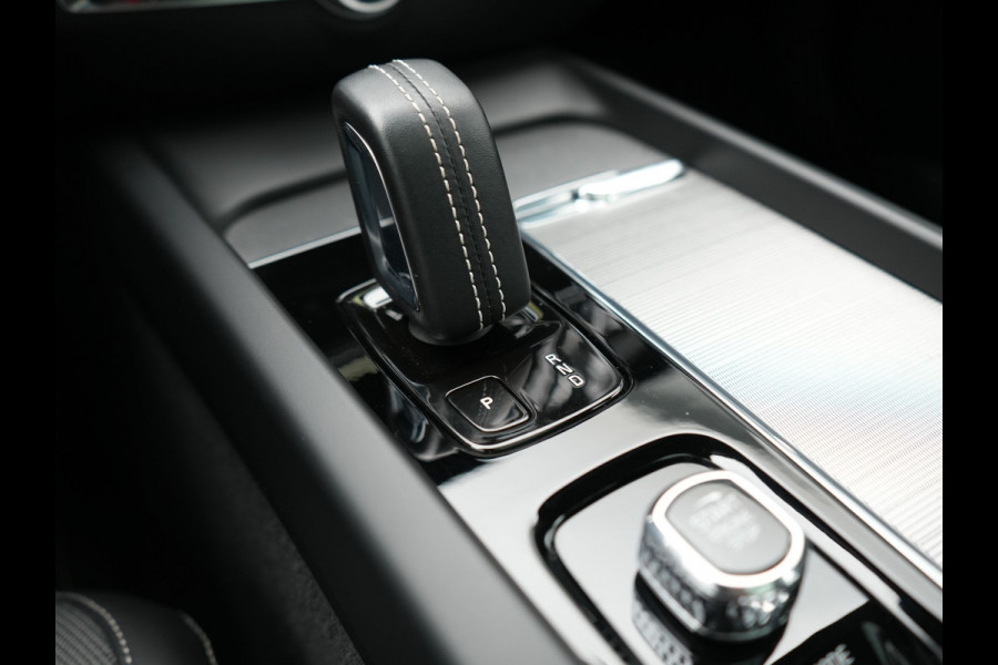 Volvo V60 B4 R-Design Automaat 198pk | Panodak | Adaptive Cruise | Camera | Lederen Sportstoelen Memory & Verwarmd | Pilot Assist | Blis | Navigatie | Stuurverwarming  | Virtual | DAB |