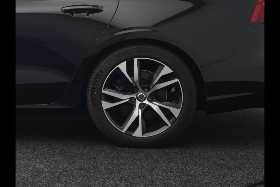 Volvo V60 B4 R-Design Automaat 198pk | Panodak | Adaptive Cruise | Camera | Lederen Sportstoelen Memory & Verwarmd | Pilot Assist | Blis | Navigatie | Stuurverwarming  | Virtual | DAB |