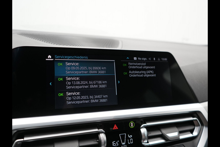 BMW 3 Serie Touring 330e M Sport Plug In Hybrid 293pk Dealer O.H PHEV | Trekhaak Af Fabriek | Panodak | Head Up | Adaptive Cruise | Apple Carplay | Sfeerverlichting | Alcantara Sportstoelen Verwarmd | Navigatie | Virtual | DAB |