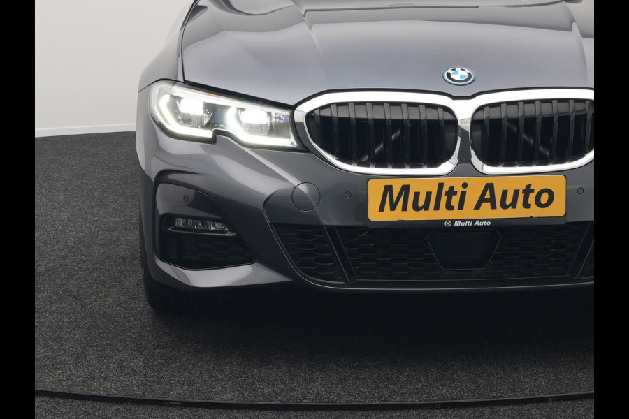 BMW 3 Serie Touring 330e M Sport Plug In Hybrid 293pk Dealer O.H PHEV | Trekhaak Af Fabriek | Panodak | Head Up | Adaptive Cruise | Apple Carplay | Sfeerverlichting | Alcantara Sportstoelen Verwarmd | Navigatie | Virtual | DAB |