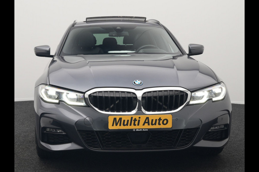 BMW 3 Serie Touring 330e M Sport Plug In Hybrid 293pk Dealer O.H PHEV | Trekhaak Af Fabriek | Panodak | Head Up | Adaptive Cruise | Apple Carplay | Sfeerverlichting | Alcantara Sportstoelen Verwarmd | Navigatie | Virtual | DAB |