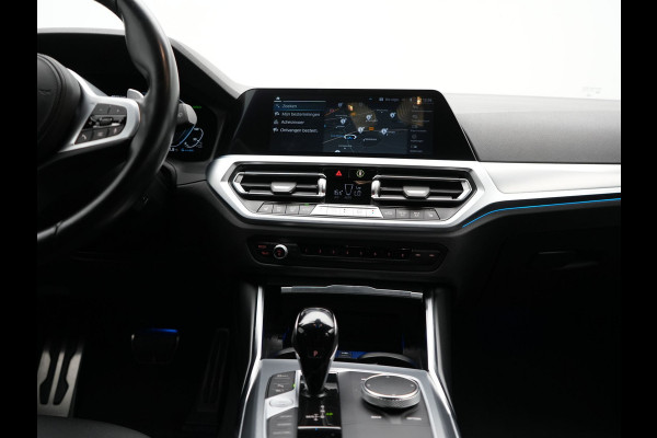 BMW 3 Serie Touring 330e M Sport Plug In Hybrid 293pk Dealer O.H PHEV | Trekhaak Af Fabriek | Panodak | Head Up | Adaptive Cruise | Apple Carplay | Sfeerverlichting | Alcantara Sportstoelen Verwarmd | Navigatie | Virtual | DAB |