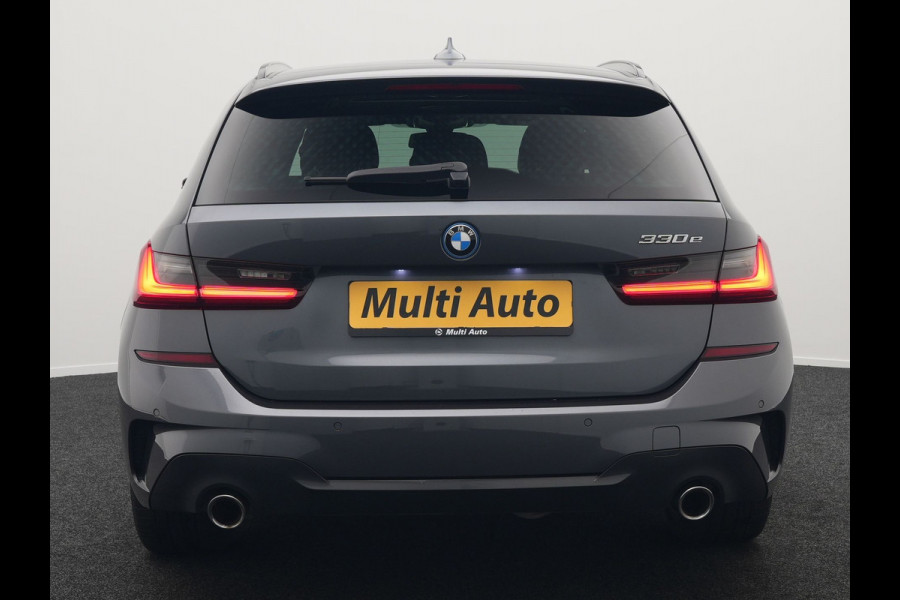 BMW 3 Serie Touring 330e M Sport Plug In Hybrid 293pk Dealer O.H PHEV | Trekhaak Af Fabriek | Panodak | Head Up | Adaptive Cruise | Apple Carplay | Sfeerverlichting | Alcantara Sportstoelen Verwarmd | Navigatie | Virtual | DAB |