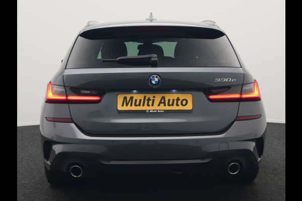 BMW 3 Serie Touring 330e M Sport Plug In Hybrid 293pk Dealer O.H PHEV | Trekhaak Af Fabriek | Panodak | Head Up | Adaptive Cruise | Apple Carplay | Sfeerverlichting | Alcantara Sportstoelen Verwarmd | Navigatie | Virtual | DAB |