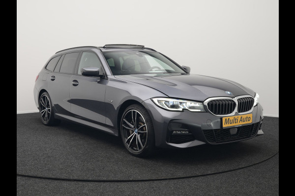 BMW 3 Serie Touring 330e M Sport Plug In Hybrid 293pk Dealer O.H PHEV | Trekhaak Af Fabriek | Panodak | Head Up | Adaptive Cruise | Apple Carplay | Sfeerverlichting | Alcantara Sportstoelen Verwarmd | Navigatie | Virtual | DAB |