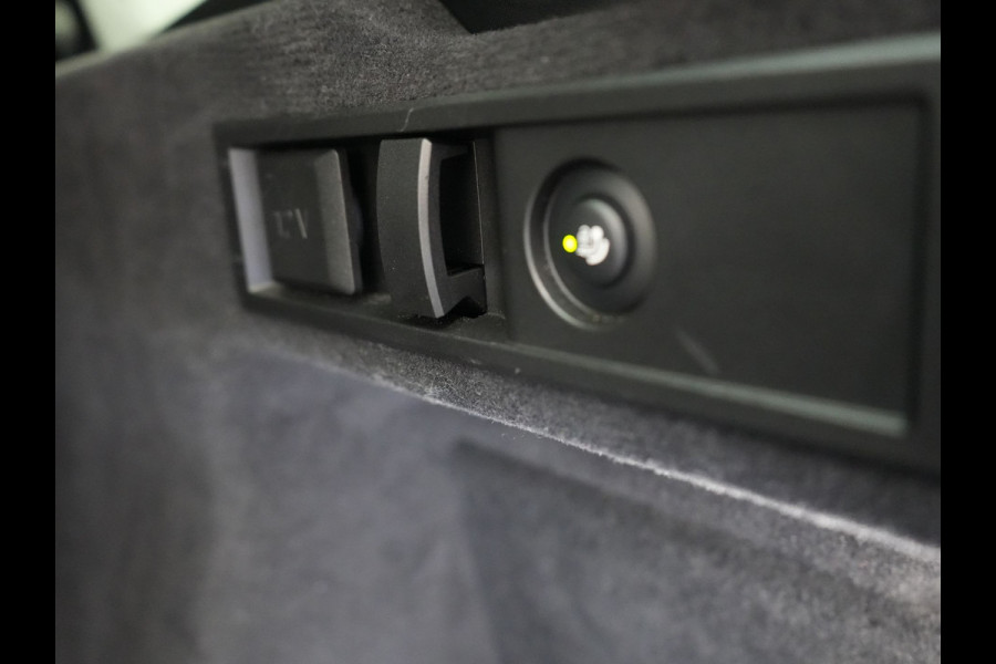 BMW 3 Serie Touring 330e M Sport Plug In Hybrid 293pk Dealer O.H PHEV | Trekhaak Af Fabriek | Panodak | Head Up | Adaptive Cruise | Apple Carplay | Sfeerverlichting | Alcantara Sportstoelen Verwarmd | Navigatie | Virtual | DAB |