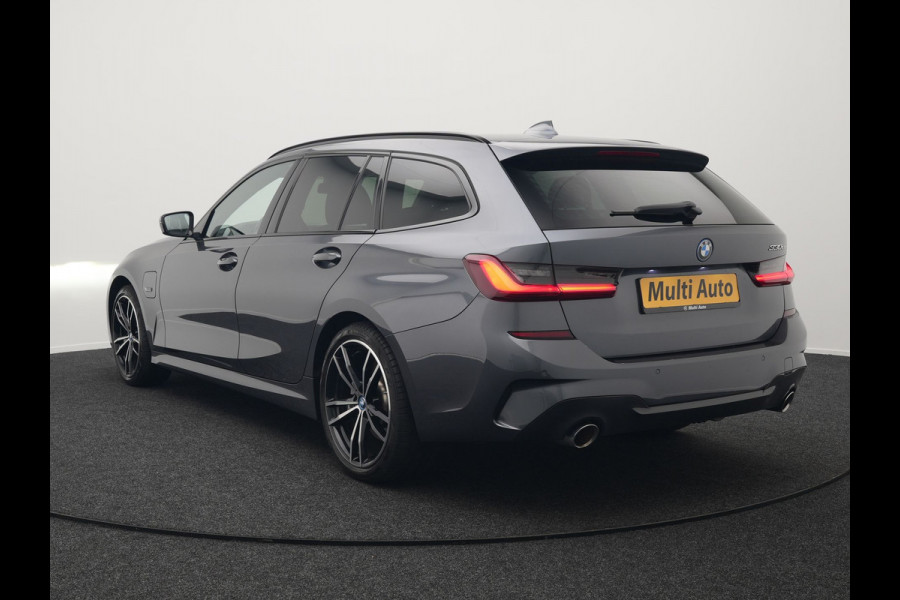 BMW 3 Serie Touring 330e M Sport Plug In Hybrid 293pk Dealer O.H PHEV | Trekhaak Af Fabriek | Panodak | Head Up | Adaptive Cruise | Apple Carplay | Sfeerverlichting | Alcantara Sportstoelen Verwarmd | Navigatie | Virtual | DAB |