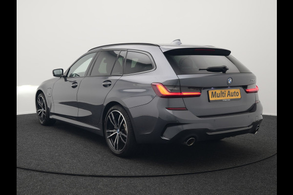 BMW 3 Serie Touring 330e M Sport Plug In Hybrid 293pk Dealer O.H PHEV | Trekhaak Af Fabriek | Panodak | Head Up | Adaptive Cruise | Apple Carplay | Sfeerverlichting | Alcantara Sportstoelen Verwarmd | Navigatie | Virtual | DAB |