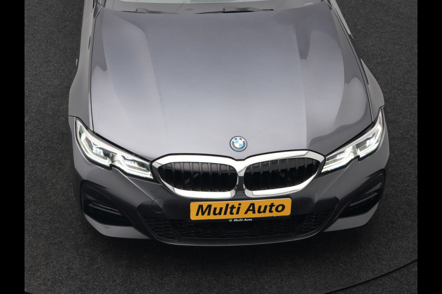 BMW 3 Serie Touring 330e M Sport Plug In Hybrid 293pk Dealer O.H PHEV | Trekhaak Af Fabriek | Panodak | Head Up | Adaptive Cruise | Apple Carplay | Sfeerverlichting | Alcantara Sportstoelen Verwarmd | Navigatie | Virtual | DAB |