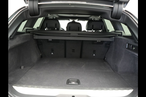 BMW 3 Serie Touring 330e M Sport Plug In Hybrid 293pk Dealer O.H PHEV | Trekhaak Af Fabriek | Panodak | Head Up | Adaptive Cruise | Apple Carplay | Sfeerverlichting | Alcantara Sportstoelen Verwarmd | Navigatie | Virtual | DAB |