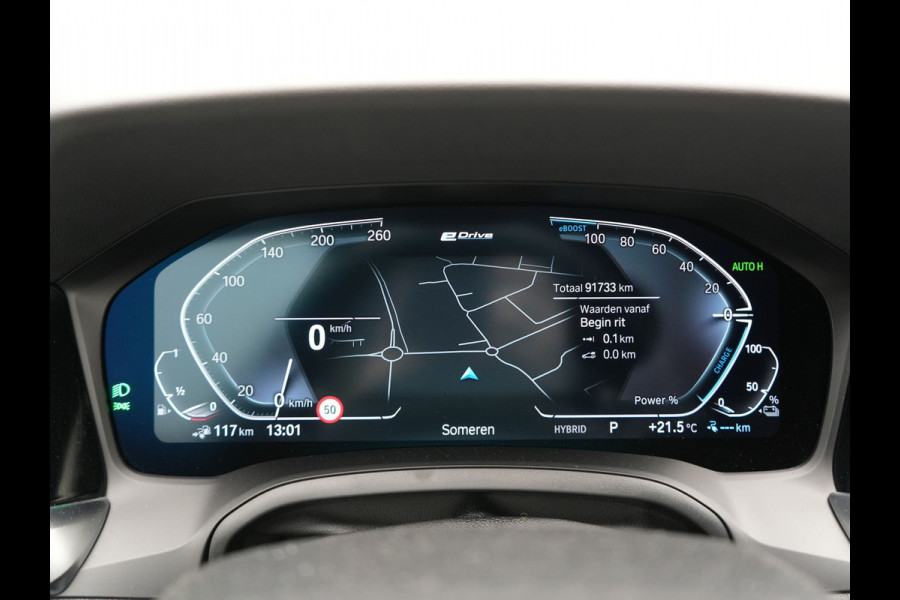 BMW 3 Serie Touring 330e M Sport Plug In Hybrid 293pk Dealer O.H PHEV | Trekhaak Af Fabriek | Panodak | Head Up | Adaptive Cruise | Apple Carplay | Sfeerverlichting | Alcantara Sportstoelen Verwarmd | Navigatie | Virtual | DAB |