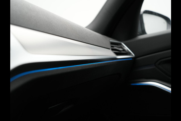 BMW 3 Serie Touring 330e M Sport Plug In Hybrid 293pk Dealer O.H PHEV | Trekhaak Af Fabriek | Panodak | Head Up | Adaptive Cruise | Apple Carplay | Sfeerverlichting | Alcantara Sportstoelen Verwarmd | Navigatie | Virtual | DAB |