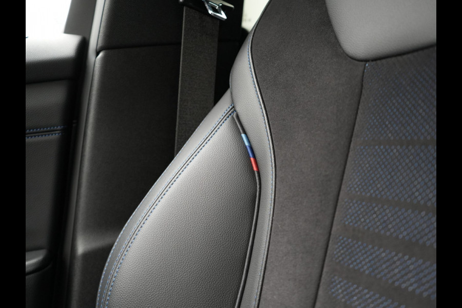 BMW 3 Serie Touring 330e M Sport Plug In Hybrid 293pk Dealer O.H PHEV | Trekhaak Af Fabriek | Panodak | Head Up | Adaptive Cruise | Apple Carplay | Sfeerverlichting | Alcantara Sportstoelen Verwarmd | Navigatie | Virtual | DAB |
