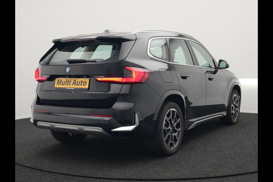 BMW X1 xDrive25e xLine Plug In Hybrid 221pk Dealer O.H PHEV | Trekhaak Af Fabriek | Head Up | 360 Camera | Adaptive Cruise | Harman Kardon | Lederen Sportstoelen Memory & Verwarmd | Navigatie | Apple Carplay | Virtual | Verwamd Stuur | DAB |