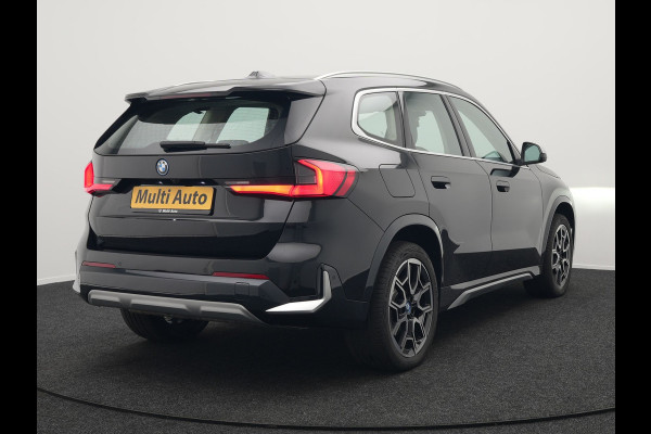 BMW X1 xDrive25e xLine Plug In Hybrid 221pk Dealer O.H PHEV | Trekhaak Af Fabriek | Head Up | 360 Camera | Adaptive Cruise | Harman Kardon | Lederen Sportstoelen Memory & Verwarmd | Navigatie | Apple Carplay | Virtual | Verwamd Stuur | DAB |