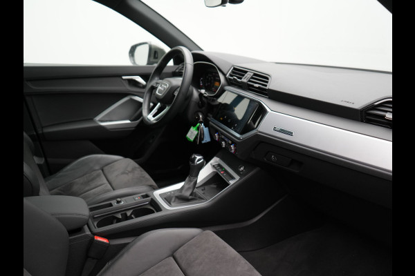 Audi Q3 45 TFSI e edition Plug In Hybrid 245pk Dealer O.H PHEV | Panodak | Camera | Cruise Control | Alcantara Sportstoelen Verwarmd | Navigatie | Virtual | DAB |