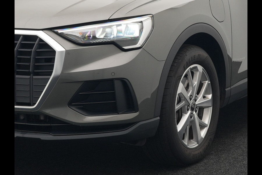 Audi Q3 45 TFSI e edition Plug In Hybrid 245pk Dealer O.H PHEV | Panodak | Camera | Cruise Control | Alcantara Sportstoelen Verwarmd | Navigatie | Virtual | DAB |