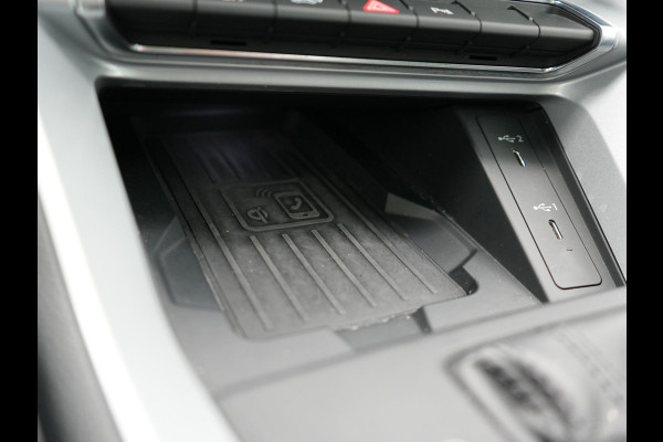 Audi Q3 45 TFSI e edition Plug In Hybrid 245pk Dealer O.H PHEV | Panodak | Camera | Cruise Control | Alcantara Sportstoelen Verwarmd | Navigatie | Virtual | DAB |