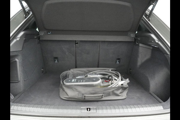 Audi Q3 45 TFSI e edition Plug In Hybrid 245pk Dealer O.H PHEV | Panodak | Camera | Cruise Control | Alcantara Sportstoelen Verwarmd | Navigatie | Virtual | DAB |