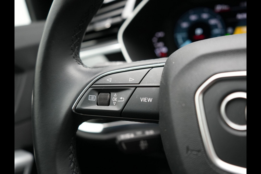 Audi Q3 45 TFSI e edition Plug In Hybrid 245pk Dealer O.H PHEV | Panodak | Camera | Cruise Control | Alcantara Sportstoelen Verwarmd | Navigatie | Virtual | DAB |