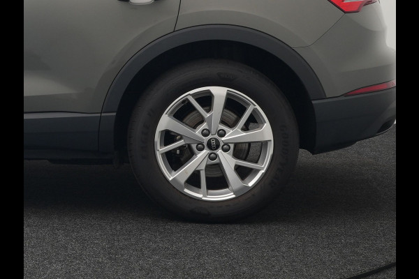 Audi Q3 45 TFSI e edition Plug In Hybrid 245pk Dealer O.H PHEV | Panodak | Camera | Cruise Control | Alcantara Sportstoelen Verwarmd | Navigatie | Virtual | DAB |