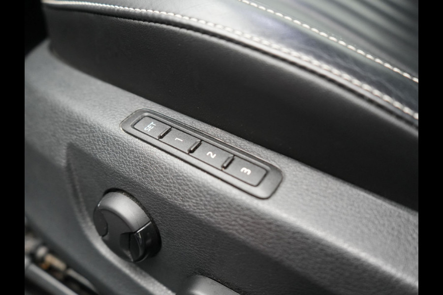 Škoda Superb Combi TSI iV Laurin & Klement Plug In Hybrid 218pk PHEV | Black Optic | Cruise Control | Crystal LED | Lederen Sportstoelen Memory & Verwarmd | Apple Carplay | Canton Audio | Navigatie | Verwamd Stuur | DAB |