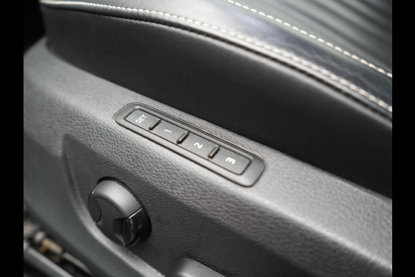 Škoda Superb Combi TSI iV Laurin & Klement Plug In Hybrid 218pk PHEV | Black Optic | Cruise Control | Crystal LED | Lederen Sportstoelen Memory & Verwarmd | Apple Carplay | Canton Audio | Navigatie | Verwamd Stuur | DAB |