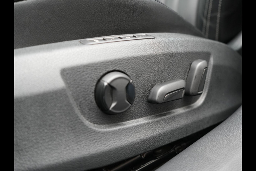 Škoda Superb Combi TSI iV Laurin & Klement Plug In Hybrid 218pk PHEV | Black Optic | Cruise Control | Crystal LED | Lederen Sportstoelen Memory & Verwarmd | Apple Carplay | Canton Audio | Navigatie | Verwamd Stuur | DAB |