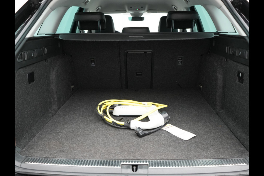 Škoda Superb Combi TSI iV Laurin & Klement Plug In Hybrid 218pk PHEV | Black Optic | Cruise Control | Crystal LED | Lederen Sportstoelen Memory & Verwarmd | Apple Carplay | Canton Audio | Navigatie | Verwamd Stuur | DAB |