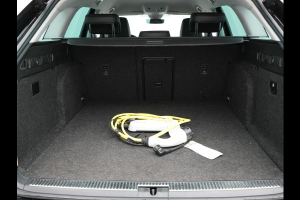 Škoda Superb Combi TSI iV Laurin & Klement Plug In Hybrid 218pk PHEV | Black Optic | Cruise Control | Crystal LED | Lederen Sportstoelen Memory & Verwarmd | Apple Carplay | Canton Audio | Navigatie | Verwamd Stuur | DAB |