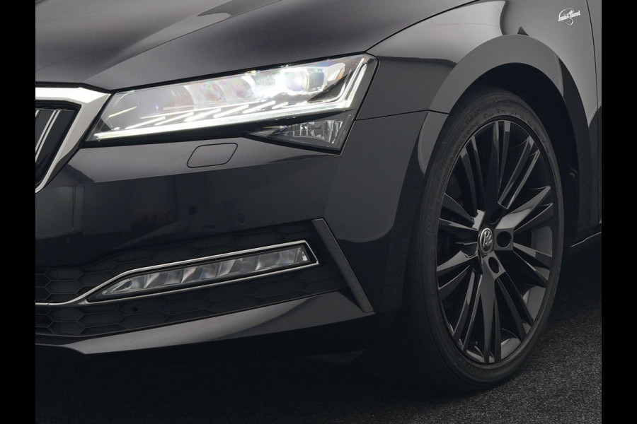 Škoda Superb Combi TSI iV Laurin & Klement Plug In Hybrid 218pk PHEV | Black Optic | Cruise Control | Crystal LED | Lederen Sportstoelen Memory & Verwarmd | Apple Carplay | Canton Audio | Navigatie | Verwamd Stuur | DAB |