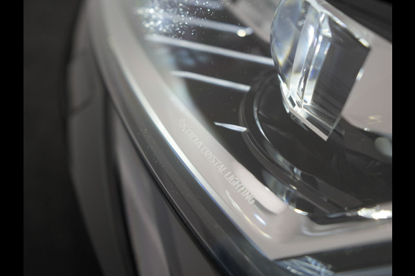 Škoda Superb Combi TSI iV Laurin & Klement Plug In Hybrid 218pk PHEV | Black Optic | Cruise Control | Crystal LED | Lederen Sportstoelen Memory & Verwarmd | Apple Carplay | Canton Audio | Navigatie | Verwamd Stuur | DAB |