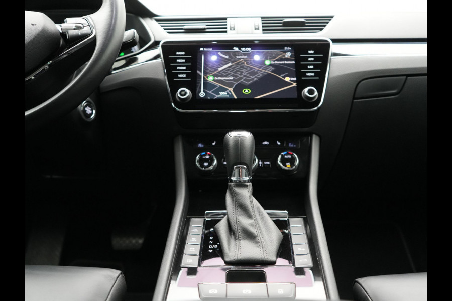 Škoda Superb Combi TSI iV Laurin & Klement Plug In Hybrid 218pk PHEV | Black Optic | Cruise Control | Crystal LED | Lederen Sportstoelen Memory & Verwarmd | Apple Carplay | Canton Audio | Navigatie | Verwamd Stuur | DAB |
