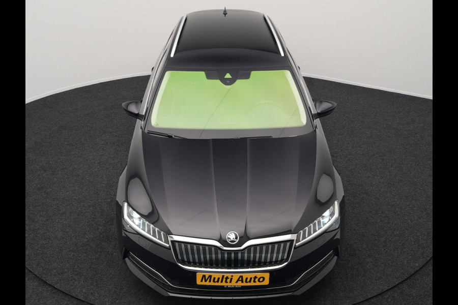 Škoda Superb Combi TSI iV Laurin & Klement Plug In Hybrid 218pk PHEV | Black Optic | Cruise Control | Crystal LED | Lederen Sportstoelen Memory & Verwarmd | Apple Carplay | Canton Audio | Navigatie | Verwamd Stuur | DAB |