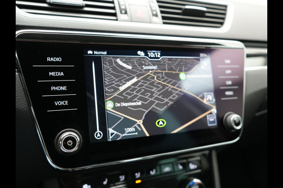 Škoda Superb Combi TSI iV Laurin & Klement Plug In Hybrid 218pk PHEV | Black Optic | Cruise Control | Crystal LED | Lederen Sportstoelen Memory & Verwarmd | Apple Carplay | Canton Audio | Navigatie | Verwamd Stuur | DAB |