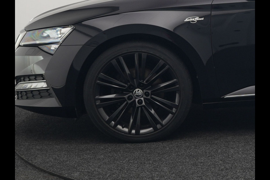 Škoda Superb Combi TSI iV Laurin & Klement Plug In Hybrid 218pk PHEV | Black Optic | Cruise Control | Crystal LED | Lederen Sportstoelen Memory & Verwarmd | Apple Carplay | Canton Audio | Navigatie | Verwamd Stuur | DAB |