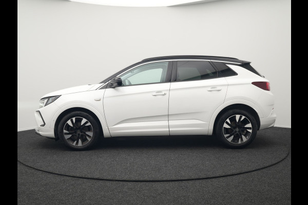 Opel Grandland Turbo Business Elegance 131pk | Camera | Cruise Control | Lederen Sportstoelen Verwarmd | Park Assist | Apple Carplay | Verwarmd Stuur | Navigatie | Virtual | DAB |