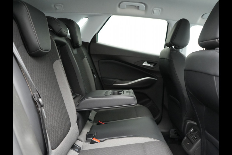 Opel Grandland Turbo Business Elegance 131pk | Camera | Cruise Control | Lederen Sportstoelen Verwarmd | Park Assist | Apple Carplay | Verwarmd Stuur | Navigatie | Virtual | DAB |