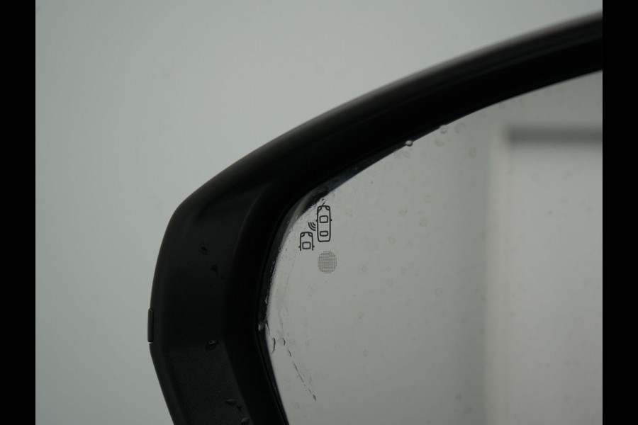 Opel Grandland Turbo Business Elegance 131pk | Camera | Cruise Control | Lederen Sportstoelen Verwarmd | Park Assist | Apple Carplay | Verwarmd Stuur | Navigatie | Virtual | DAB |