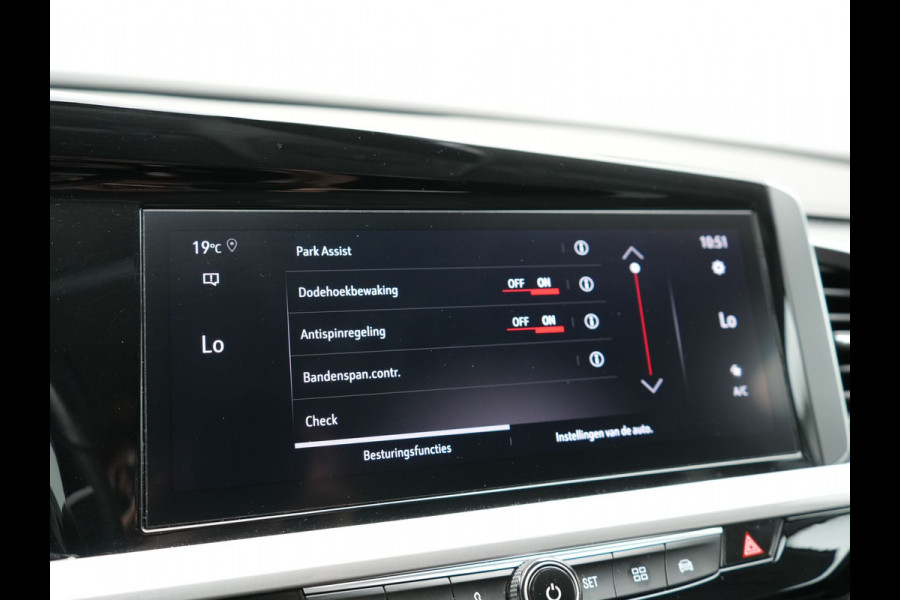 Opel Grandland Turbo Business Elegance 131pk | Camera | Cruise Control | Lederen Sportstoelen Verwarmd | Park Assist | Apple Carplay | Verwarmd Stuur | Navigatie | Virtual | DAB |