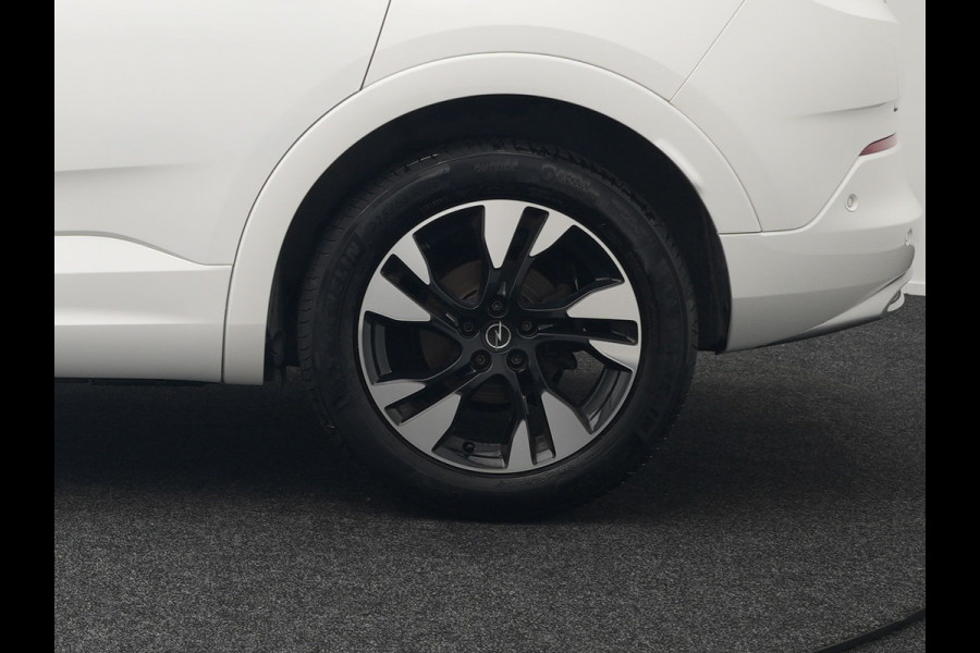 Opel Grandland Turbo Business Elegance 131pk | Camera | Cruise Control | Lederen Sportstoelen Verwarmd | Park Assist | Apple Carplay | Verwarmd Stuur | Navigatie | Virtual | DAB |