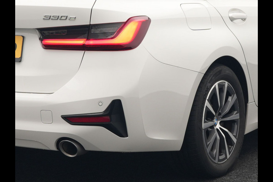 BMW 3 Serie Touring 330e Plug In Hybrid 293pk Dealer O.H PHEV | Cruise Control | Apple Carplay | Lederen Sportstoelen Verwarmd | Navigatie | Virtual | DAB |