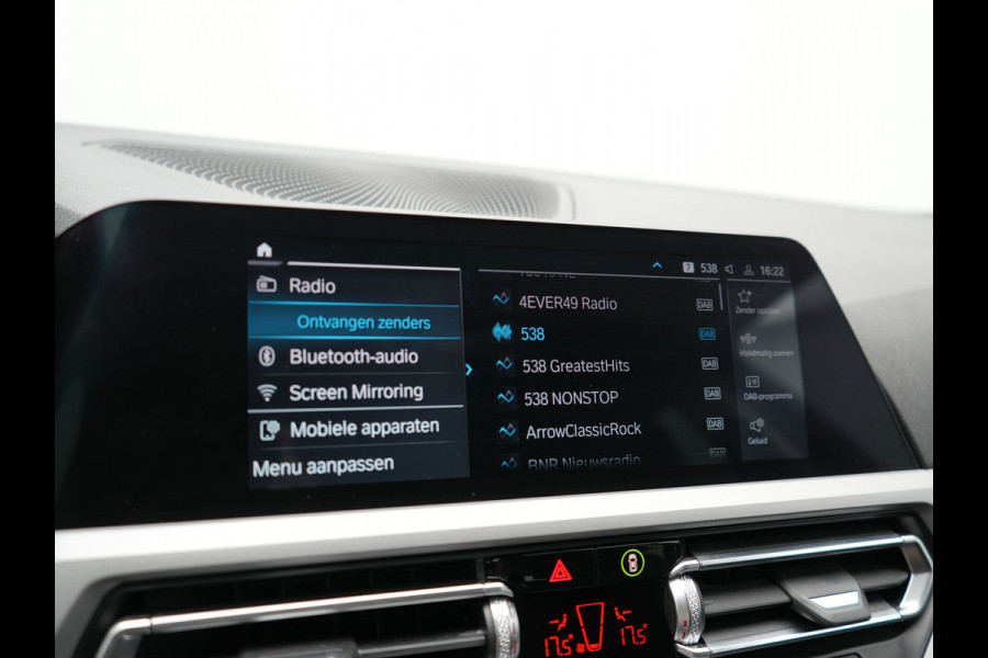 BMW 3 Serie Touring 330e Plug In Hybrid 293pk Dealer O.H PHEV | Cruise Control | Apple Carplay | Lederen Sportstoelen Verwarmd | Navigatie | Virtual | DAB |