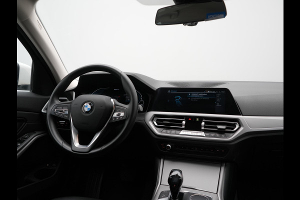 BMW 3 Serie Touring 330e Plug In Hybrid 293pk Dealer O.H PHEV | Cruise Control | Apple Carplay | Lederen Sportstoelen Verwarmd | Navigatie | Virtual | DAB |