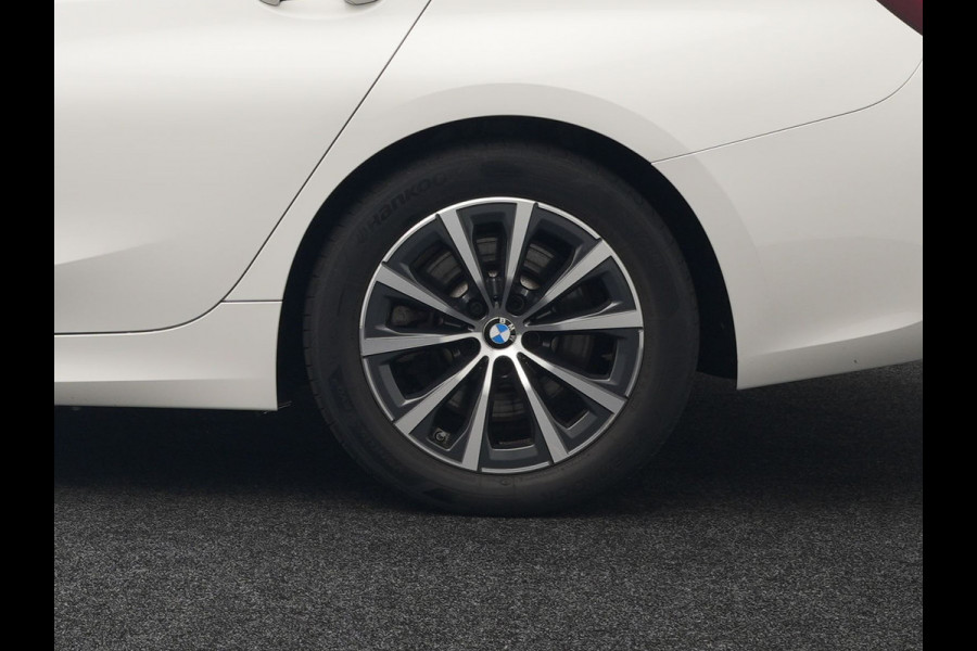 BMW 3 Serie Touring 330e Plug In Hybrid 293pk Dealer O.H PHEV | Cruise Control | Apple Carplay | Lederen Sportstoelen Verwarmd | Navigatie | Virtual | DAB |