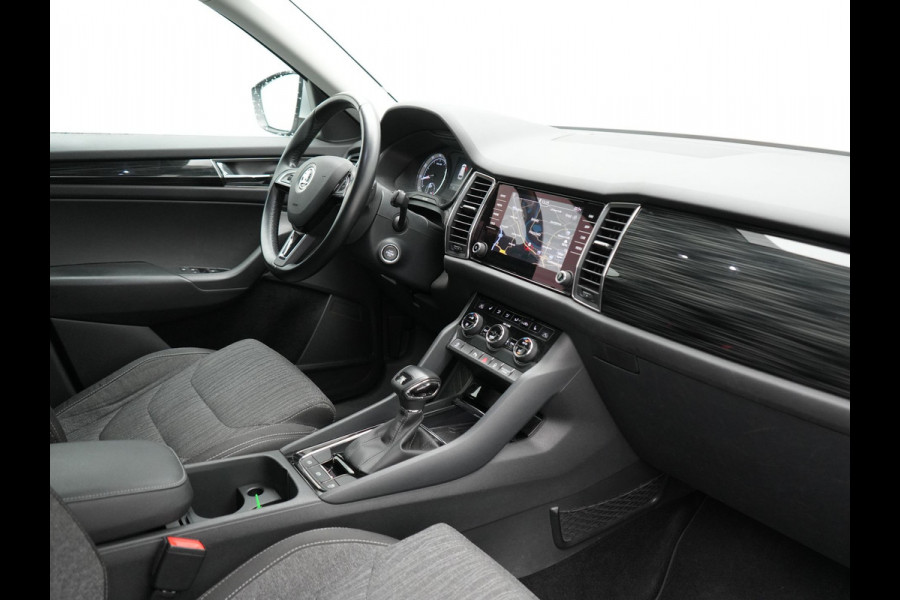 Škoda Kodiaq 7 Persoons Style DSG 150pk Dealer O.H Adaptive Cruise | Sportstoelen Memory & Verwarmd | Navigatie | Apple Carplay | DAB | Front Assist | Draadloos Laden |