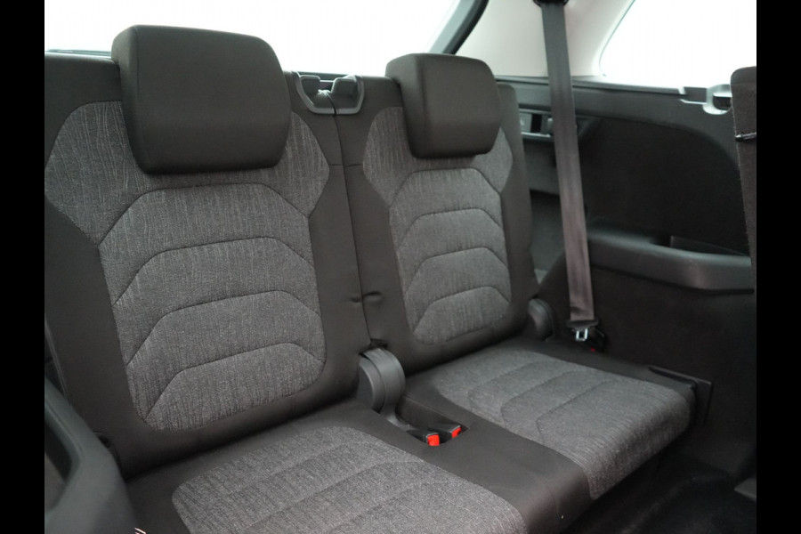 Škoda Kodiaq 7 Persoons Style DSG 150pk Dealer O.H Adaptive Cruise | Sportstoelen Memory & Verwarmd | Navigatie | Apple Carplay | DAB | Front Assist | Draadloos Laden |